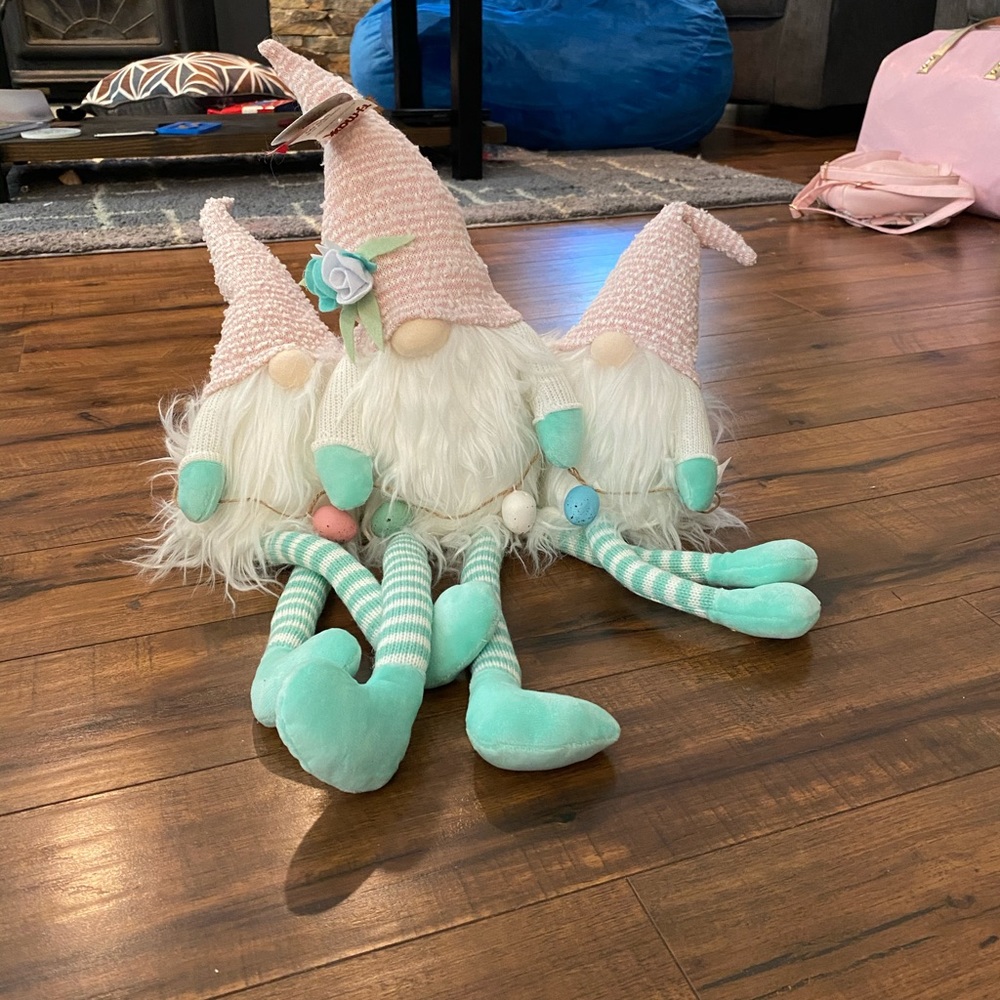 Simply spring triplet gnomes